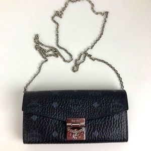 MCM Patricia Visetos Wallet-On-Chain Shoulder Bag